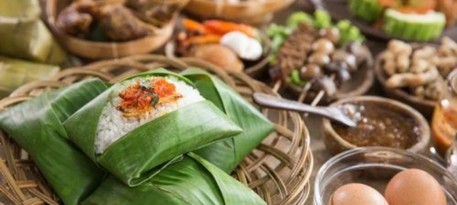 10 Makanan Terbaik yang Wajib Anda Cicipi